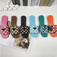 2023 Slide Sandals Womens Designer Flip Flops Modeleck gedrucktem Stoff gestickt flach unteren Hausschuhen 35-42