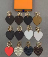 Brand Classic Luxurys Keychain Heart shape Brand Brown black Flower grid Designer Car Keyring Womens Fibbia Keychains Handmade Fas5201014