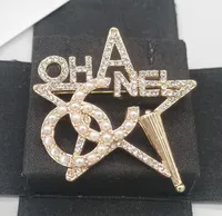 Classic Brand Luxury Desinger Brooch Women Star Inlay Crystal Rhinestone Pearl Letters Brooches Suit Pin Fashion Jewelry Clothing 3737953