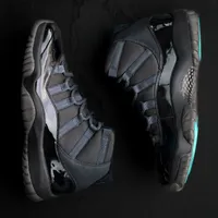 Jumpman 11 11S Mens Basketball Shoes Sneaker Gamma Blue and Purple Logo All Black Building in a patent patent gen