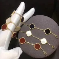 Luxus Clover Designer Mode Charm Armbänder für Mädchen Frauen 13mm Blume Gold Silber Schwarz Weiß Rot Grün Armband Hochzeit Schmuck