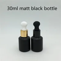 Storage Bottles 30ml MaBlack Glass Bottle With Dropper Essential Oil Packing Roblique Angle
