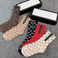 Designer-Herren-Damen-Socken Fünf Paar Luxe Sports Winter Mesh Letter Printed Socken-Stickerei-Baumwollmann mit Box AAA 221e