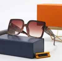 Designer Fashion Sunglasses Adult Large Frame Letter Design Polarized for Man Woman 6 Option Good Quality8033628