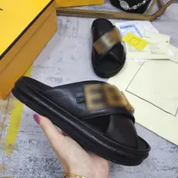 Toppkvalitetsdesigner Sandaler tofflor Slides Beach Classic Flat Sandal Luxury Summer Lady Leather Flip Flops Men Women Slide