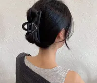 Luxury Womens Designer Triangle Hair Clip For Women Girls Brand Letter Designer Hair Claw Fashion Hair Claw Fashion Hairpin Hairclip