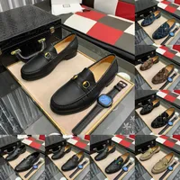 18 모델 2023 새로 남성용 품질의 특허 가죽 신발 화이트 웨딩 신발 크기 38-45 검은 가죽 소프트 맨 디자이너 드레스 신발