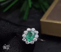 Compre promociones especiales Liquidación de anillo de esmeralda natural El tamaño de plata 925 se puede personalizar Y11242512476