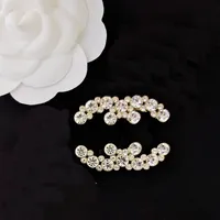 Broches de diseñador de diamantes Marca de alta calidad Carta Diseñador de lujo Marca Traje de doble letra Collar Pin Broche Broche de flores geométricas para hombres Mujeres