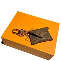 Modetillbehör Nyckelring Designer Key Chain Luxury Bag Charm Letter Bag Womens Key Ring Car Chain Pendant Mens Gift Exquisite