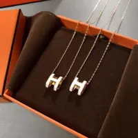 H Pendant Necklaces Designer Jewelry Herm 925 Silver Necklace Female ins Couple Size MINI Round Enamel POP Pig Nose Rose Gold Lock Bone Chain