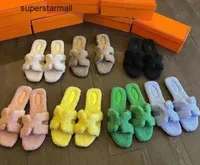 2023 Designers Women Soft Slippers Woolskin Sheepskin Insole Slides Winter Luxury Plush Fur Oran Sandals Rubber Sole Flat Slipper