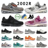 Ny Ballence 2002r Running Outdoor Shoes Mäns kvinnans designer Skydd Pack Pink Black Phantom Lunar New Year Gray Brown Pouch on Cloud Sneakers Trainers Runners