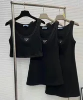Летние дизайнерские платья женские буквы печатные юбки с перевернутыми треугольными повседневными жилетами модные рукавочные топы высококачественные 3 цвета