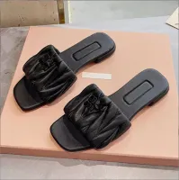 2023 2miu Slippers Женщины плоские сандалии мателасс Slide Shoes mm мода высококачественных дизайнерских дизайнерских банкет летние кожа