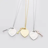 2023 Новый бренд T-Line Peach Heart Pendate Collece для женского модного очарования Ключ Ключ Большой Сердце Роскошное ожерелье высокого качества дизайнерские ювелирные изделия
