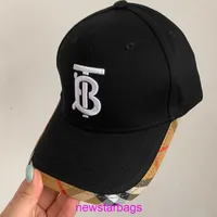 オリジナルエディションデザイナーBurbberys Hat Online Store韓国版の秋と冬のファッションレターの男性向けの汎用性の高い野球帽は、ショッピングに行きます。