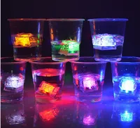 LED Ice Cubes Bar Flash Auto Changing Crystal Cube Water-aktiverad ljus 7 Färg för Romantic Party Wedding Xmas Gift