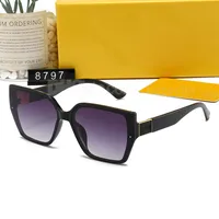 2023 Nuevas gafas de sol de lujo Gafas de sol de diseñador para mujeres gafas UV400 Protección Fashion Versatil Gafass Letter Eyeglasses casuales con caja muy buena