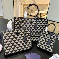 Женщины 22SS Книги Tote Desinger Sundbag Sunmmber Beach Bags New Canvas Bag Luxury Triangular Pattern Fashion Ploudbody Bag Bug Satchels