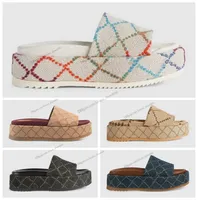 Sandálias de praia de designer Sapatos planos de luxo feminino Sole grossa de bordado de flaps de borracha de borracha de couro de praia Tamanho 35-42 Gucci Guccie
