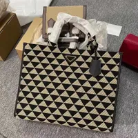 3 Beden Prad Kabartmalı Alışveriş Çantaları Hobo Symbole Üçgen Lüks Tasarımcı Omuz Debriyaj Crossbody Bag Tuval Hafta Sonu Pochette Duffle Büyük Tote Çanta Cüzdan