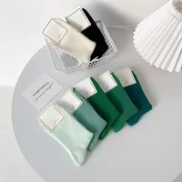 Kadın SOCKS 2023 Moda düz renkli yeşil pamuk nefes alabilen rahat Japon tarzı mürettebat socken için
