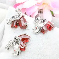 Collares colgantes Personas de cristal rojo Artesanía de animales de elefante afortunado para collar de pulseras Joyas de moda para mujeres que hacen gema 24 12 mm