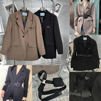 Trajes de lujo para mujeres blazers blazers bolsas de cintura chaqueta de dise￱ador de moda cl￡sico tri￡ngulo invertido dama del temperamento delgado color negro caki