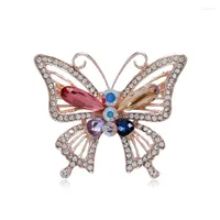 Brooches TANGTANG Exquisite Luxury High-end Hollow Butterfly Brooch Fashion Cute Elegant Crystal Gold Plated Jewelry Pins Bijoux
