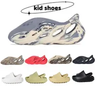 Baby çocuklar ayakkabı koşucu terlik ayakkabı spor ayakkabı tasarımcısı slayt toddler büyük erkekler siyah köpük çocuk gençlik çocuk bebekler moda gri sga16