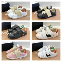 2023 Dise￱ador Bee Ace Sneaker Kids Chaussures Chaussures Low Top Baby Baby Baby Sneakers Bees Stripes Ni￱os Ni￱os Caporizadores de zapatillas