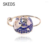 Brooches SKEDS Creative Alloy Enamel Globe Pins For Women Fashion Exquisite Sweater Accessories Collar Brooch