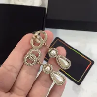Luksusowy projektant mody Dangle żyrandol kolczyki 18k złota platowane perły diamenty żywiczne krople kolczyki damskie prezenty na przyjęcie weselne biżuteria z pudełkiem