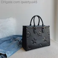 qwertyui45 Totes Shopping Bags Luxurys Designer Onthego Embossed Black Flower Bag Women Bags Handbags Tote Shoulder Louiseity Handbag 020523H