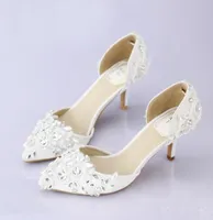 Chaussure de mariage pointu à bout pointu confortable Chaussures de fête de mariage nuptiale confortable Chaussures en vitesses en cristal blanc satin8771643