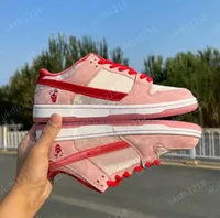 Мужчины женские туфли подлинные SB Low Strangelove Склейки на день святого Валентина Розовый красный белый CT2552-800.