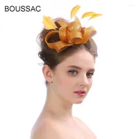Berets Elegant Female Gold Sinaamy Fascinator Event Accessories Feather Tea Fedora Hats Women Party Headwear With Hair Clips