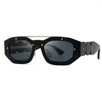 Sunglasses Fashion Brand Design Vintage Rivet Rectangle Women Retro Cutting Lens Gradient Square Sun Glasses Female UV400