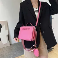 2023 저렴한 핸드백 온라인 90% 할인 패션 작은 광장 여름 새로운 소수 민족 단순한 편지 싱글 어깨 모자 세트 여자 가방