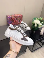 Screener sneaker beige Butter Dirty leather Shoes running vintage Red and Green Web stripe Luxurys Designers Sneakers Bi-color Men Women lovers Classic Casual Shoe