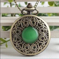 Pocket Uhren Vintage Bronze Imitation Emerald Gem Watch Hohlmänner Frauen Quarz Halskette Anhänger Geschenk P0088