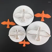 Baking Moulds 3Pcs Doves Cookie Cutters Cake Mold Animal Bread Chocolates Decorating Sugar Craft Fudge Biscuit Stamps Plunger For Tools