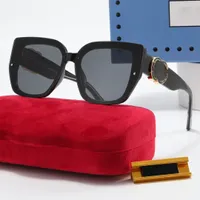 Modedesigner solglasögon för kvinna vintage metall män glasögon polariserad sidobrev röd grön sol galses glasögon occhiali uv400 pretection nyanser med låda