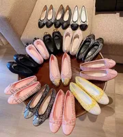مصمم ماري جين أحذية نساء مسطح أحذية فاخرة باليه باليه موسمية فيلفيت سمر الصيف شاطئ المتسكعون الحجم 35-40