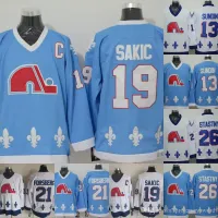 Aangepaste hockeyheren 19 Joe Sakic Jersey Quebec Nordiques 13 Mats Sundin 21 Peter Forsberg 26 Peter Stastny 100% gestikte retro ijshockey Jer