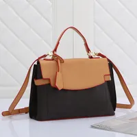 Дизайнер бренда сумочка на плече
