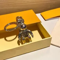 Designer keychain new astronaut key chain car pendant hangers metal fashion personality creative luxury niche astronaut keychain
