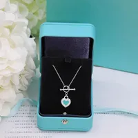 Luxurys designer necklace for woman delicate blue heart necklaces alloy material trendy vintage personalized pendant jewelry necklace good