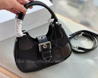 Moda kadın tasarımcı totes omuz çantaları hilal kılıfları yarım ay yumuşak lehter çanta çanta lüks yeni tote çanta siyah bayanlar çapraz cüzdan